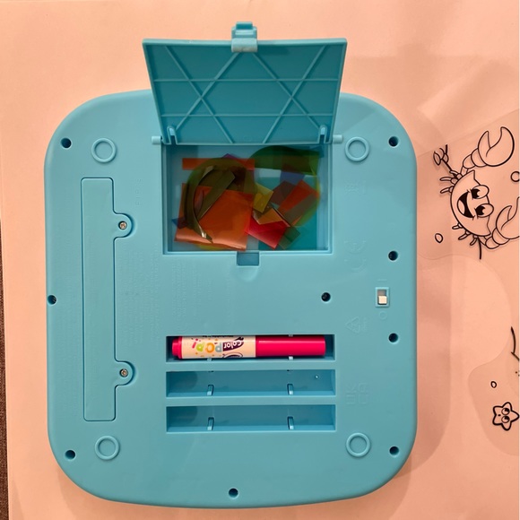 3/$25 Crayola Light Up Activity Board Toy Art Coloring Kit (Missing 2 markers) - Picture 4 of 11